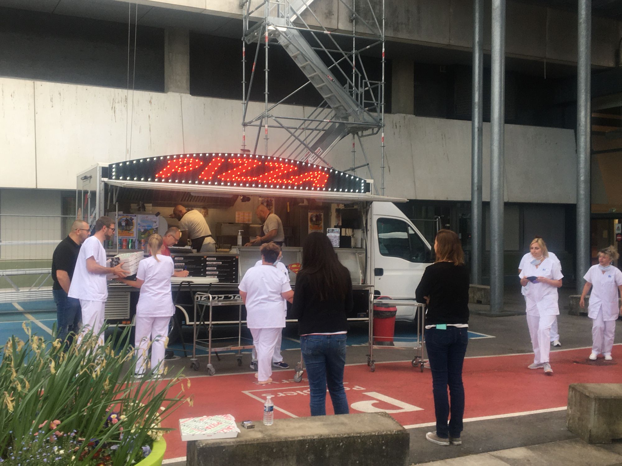 Besançon : Alain, le pizzaïolo aux petits soins des soignants