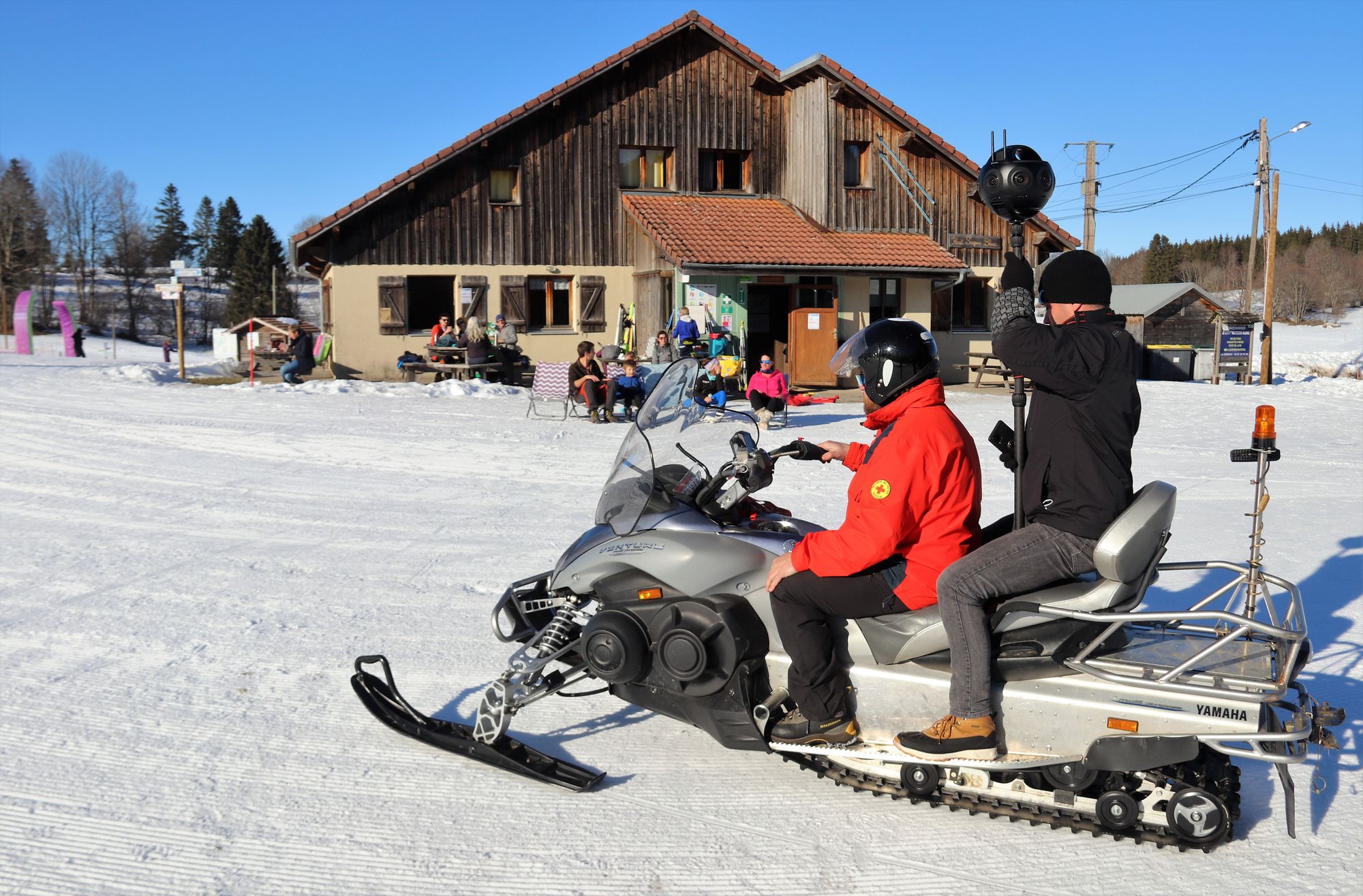 Un appareil de haute performance capable de prendre et d'assembler 2 000 photos par kilomètre. Le domaine skiable de Gardot dans le Val de Morteau a été photographié. 